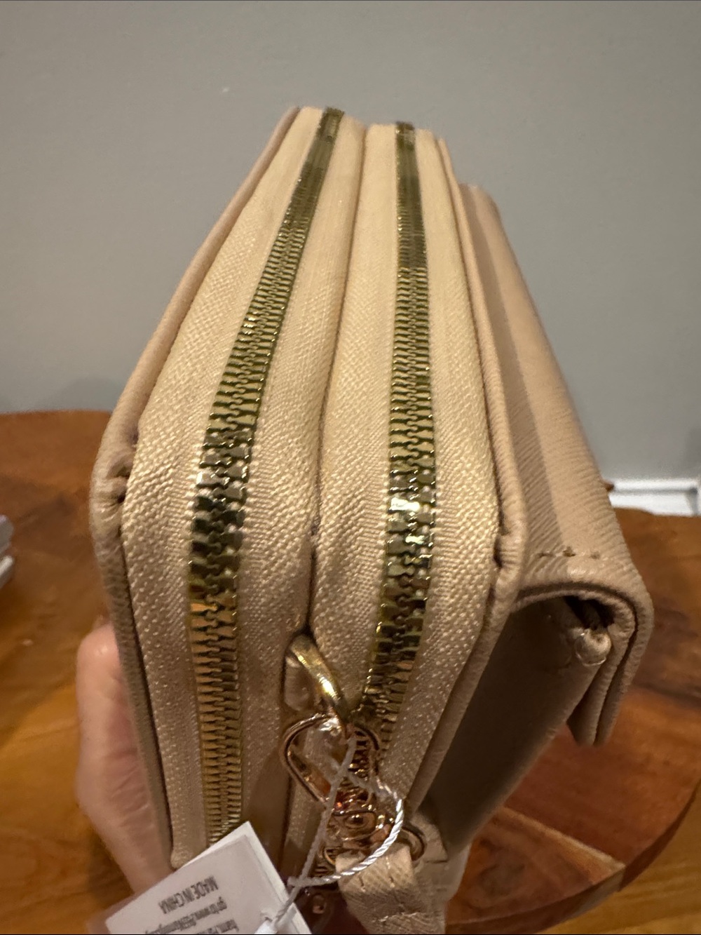 Women's Crossbody Wallet - Picture 5 of 8